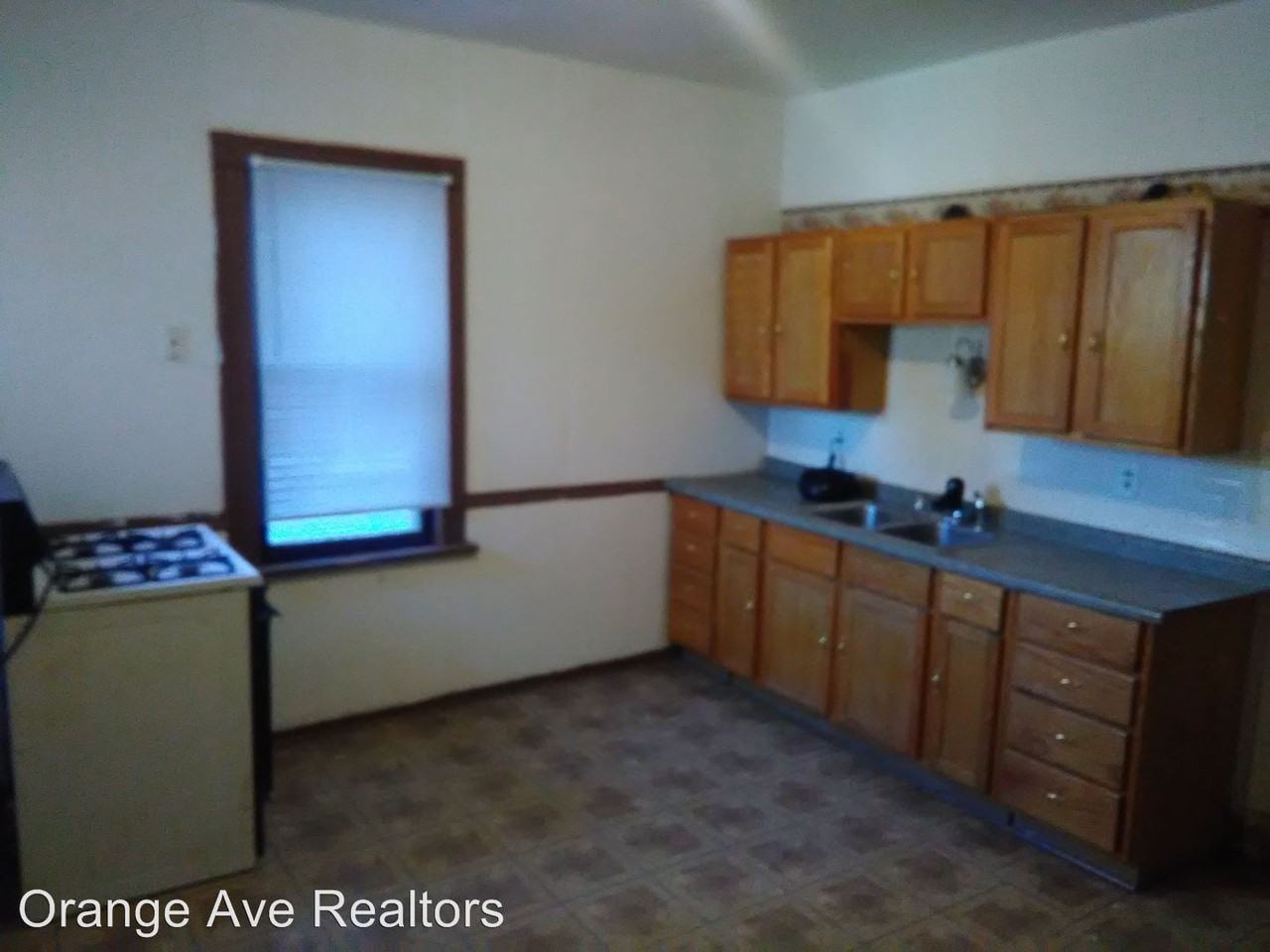 3416 W Walnut St - Photo 2 of 6