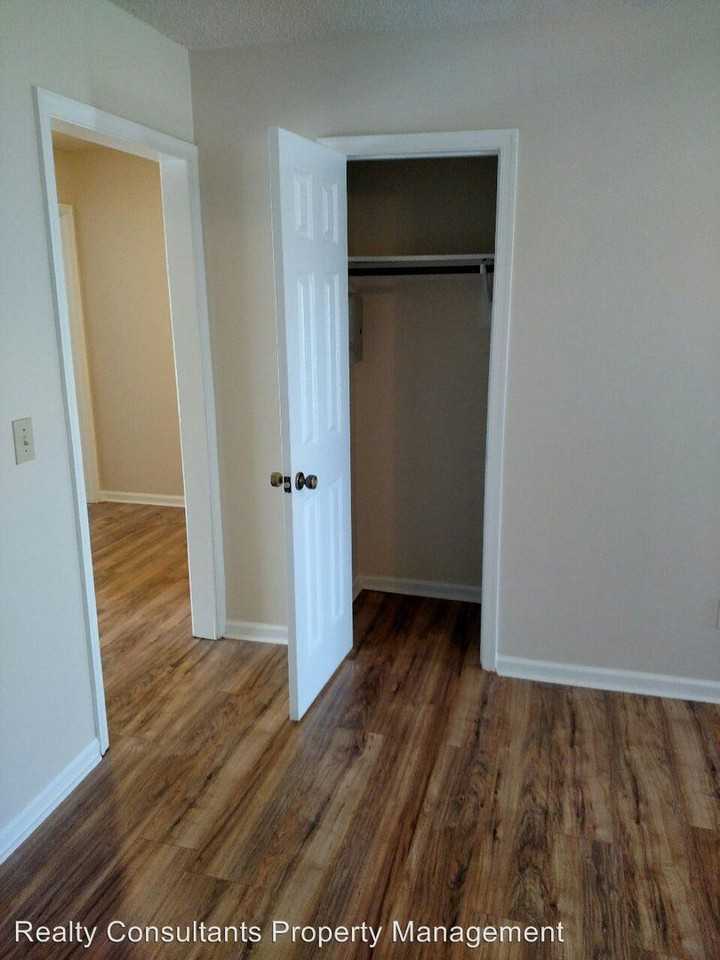525 Mystic Dr - Photo 3 of 14