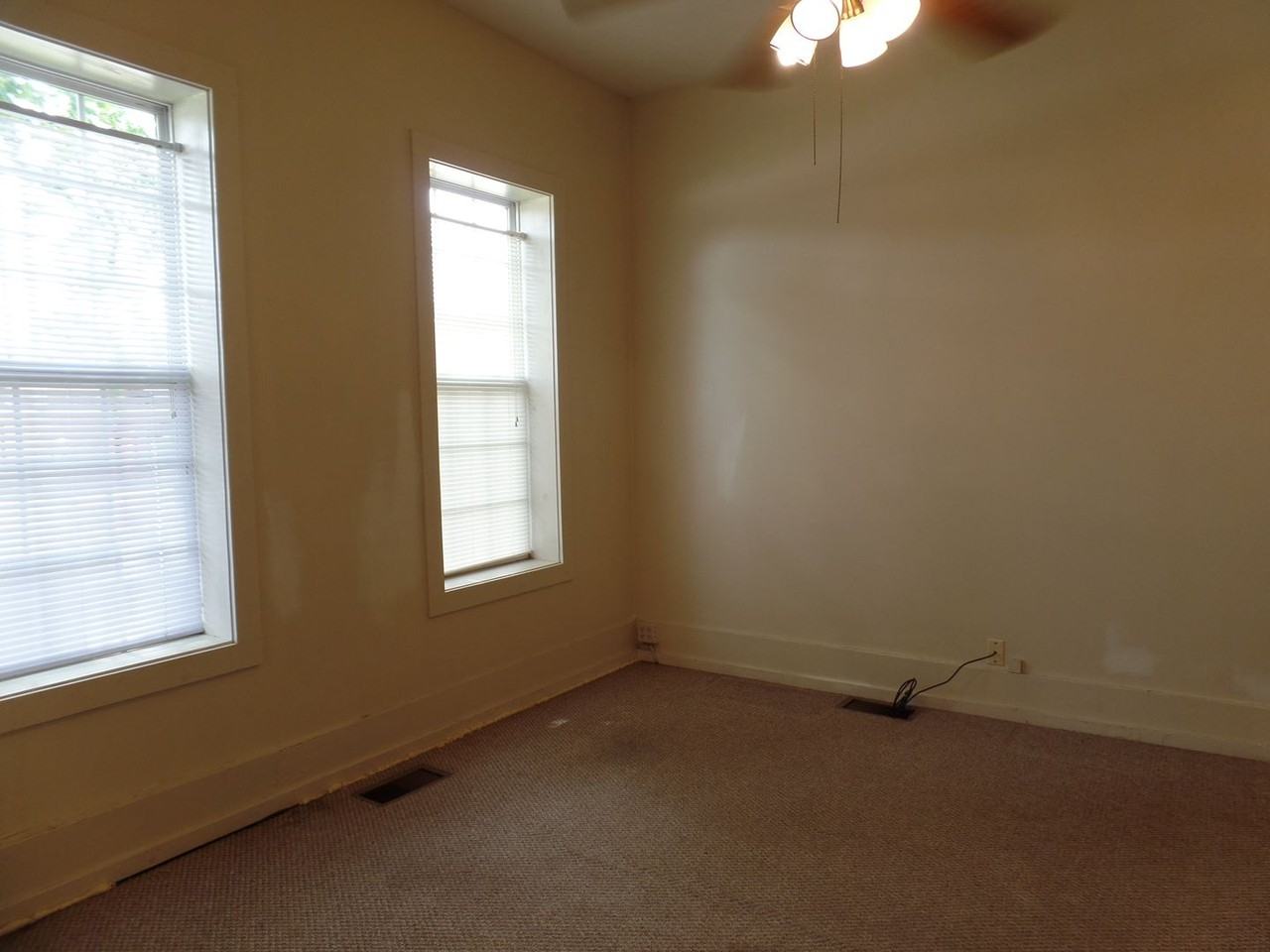 7762 Main St - Photo 3 of 7