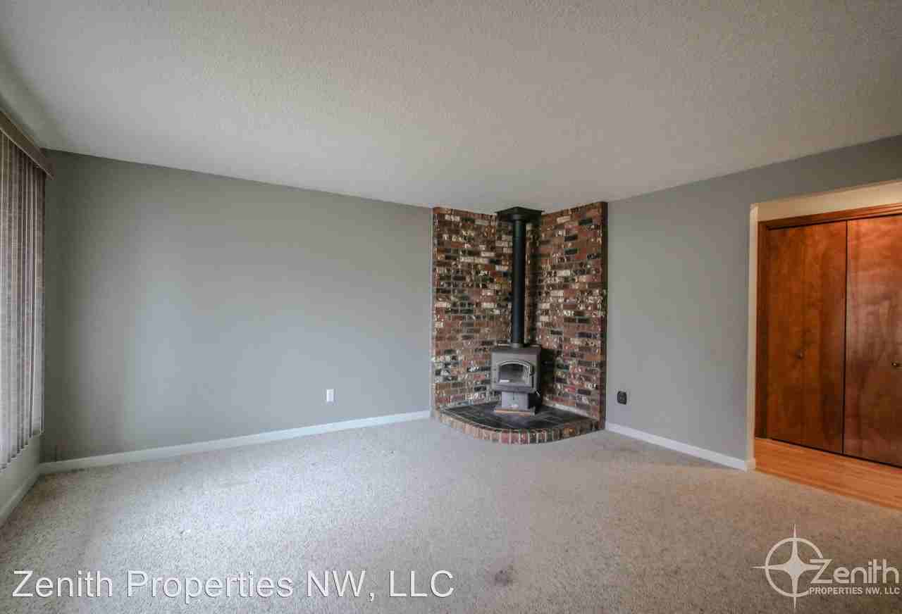1301 NW 40th St - Photo 2 of 17