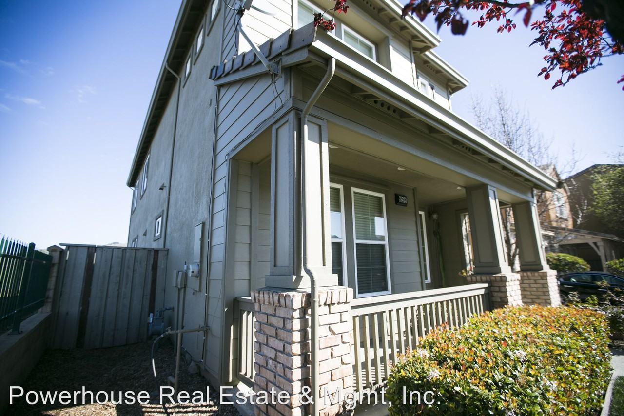 9298 Hallmark Pl - Photo 2 of 30