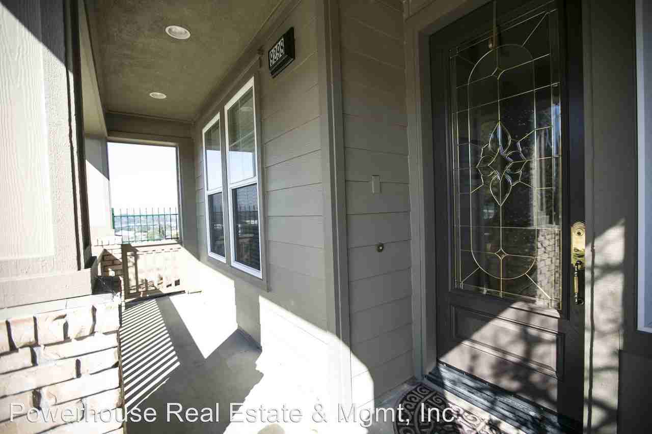 9298 Hallmark Pl - Photo 3 of 30