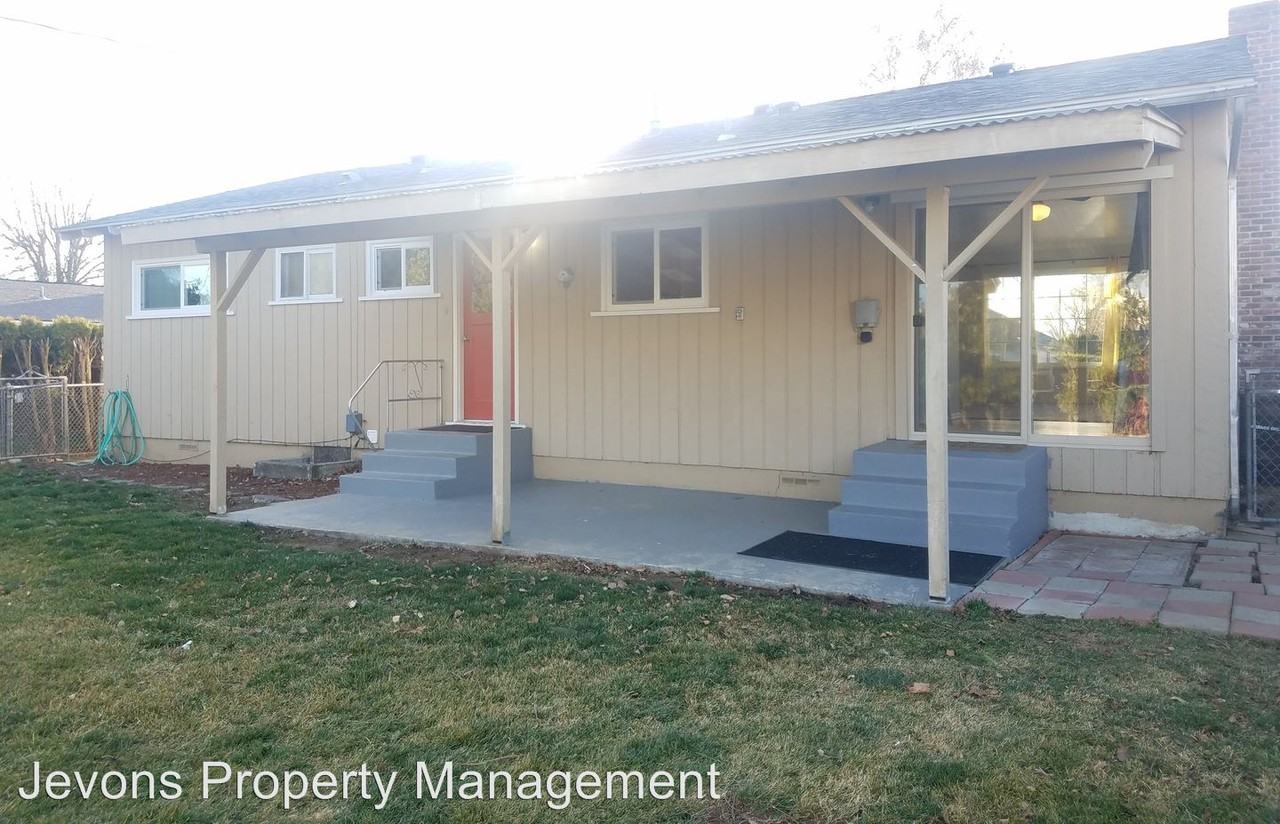 407 S 32nd Ave - Photo 3 of 13