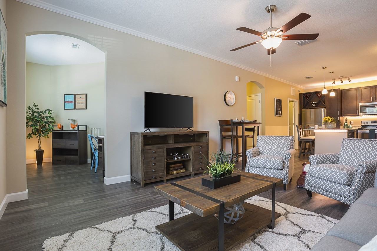 Lantower Grande Pines - Photo 2 of 38