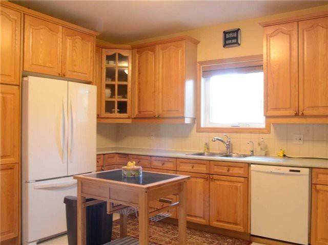 186 Royalavon Crescent - Photo 3 of 18