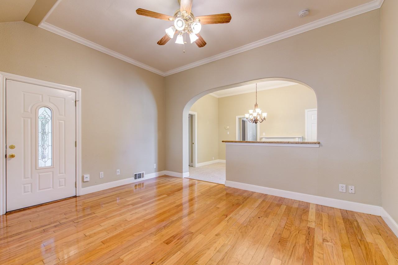 347 S 18th St - Photo 3 of 14