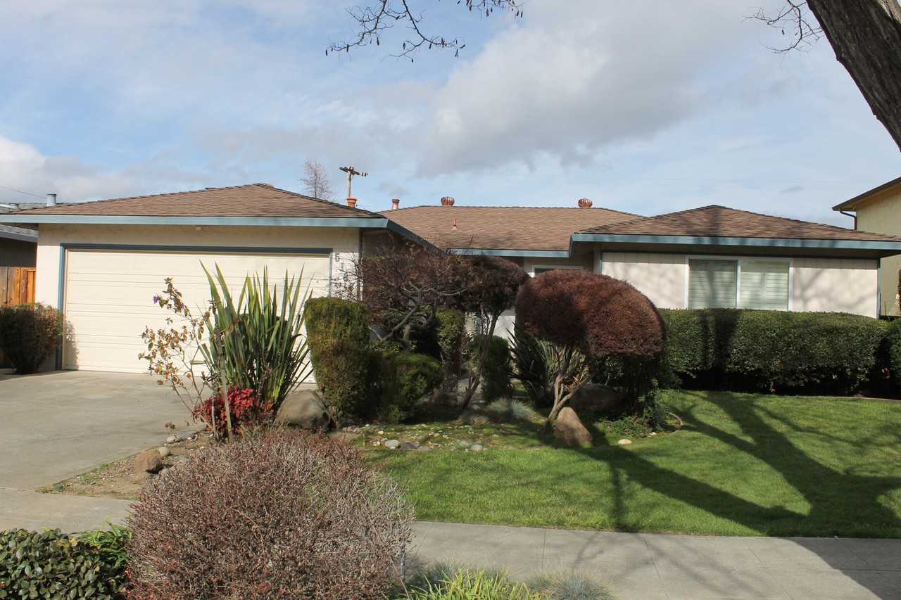 5167 Glentree Dr - Photo 2 of 20