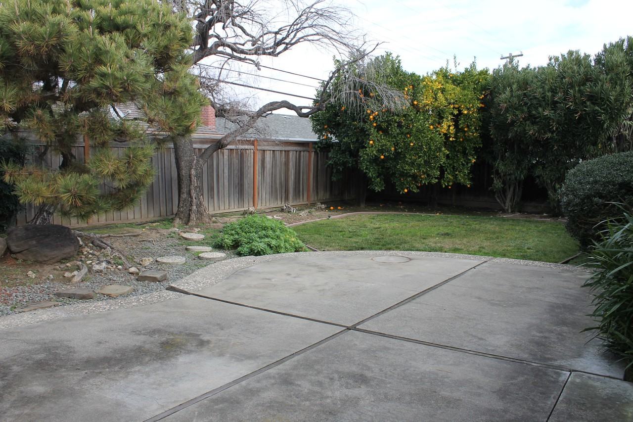 5167 Glentree Dr - Photo 3 of 20