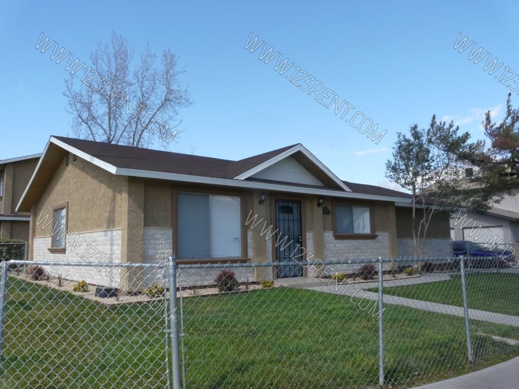 44129 Beech Ave - Photo 2 of 15