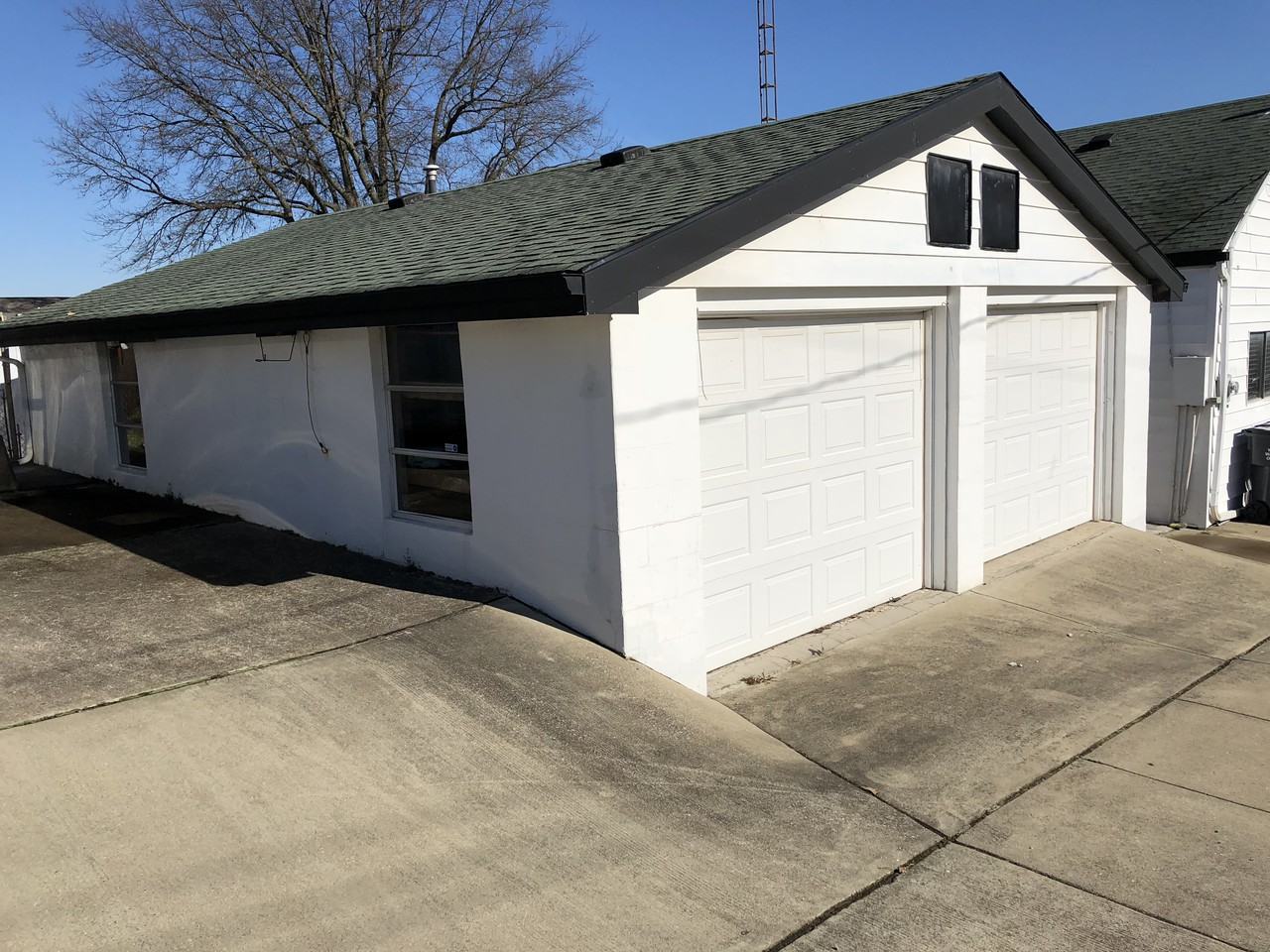 1015 Oak Hill Dr - Photo 2 of 2