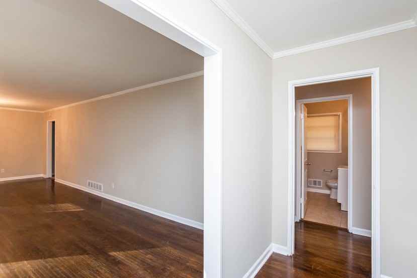 2937 Cascade Rd SW - Photo 3 of 25