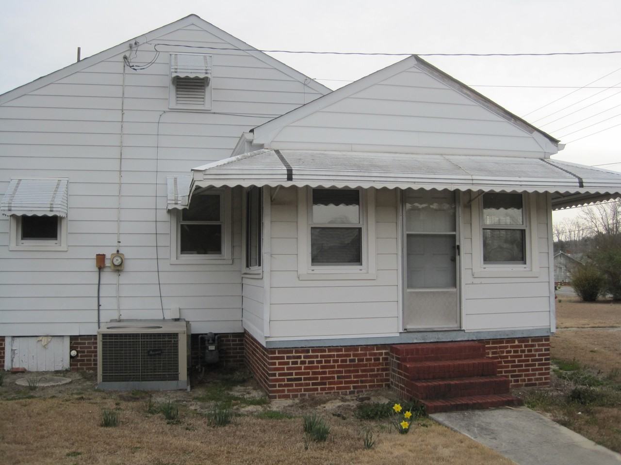 129 Biltmore Dr - Photo 2 of 3