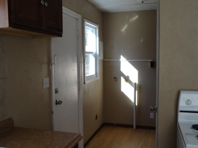 9538 Charlotte St - Photo 2 of 10