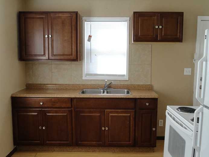 9538 Charlotte St - Photo 3 of 10