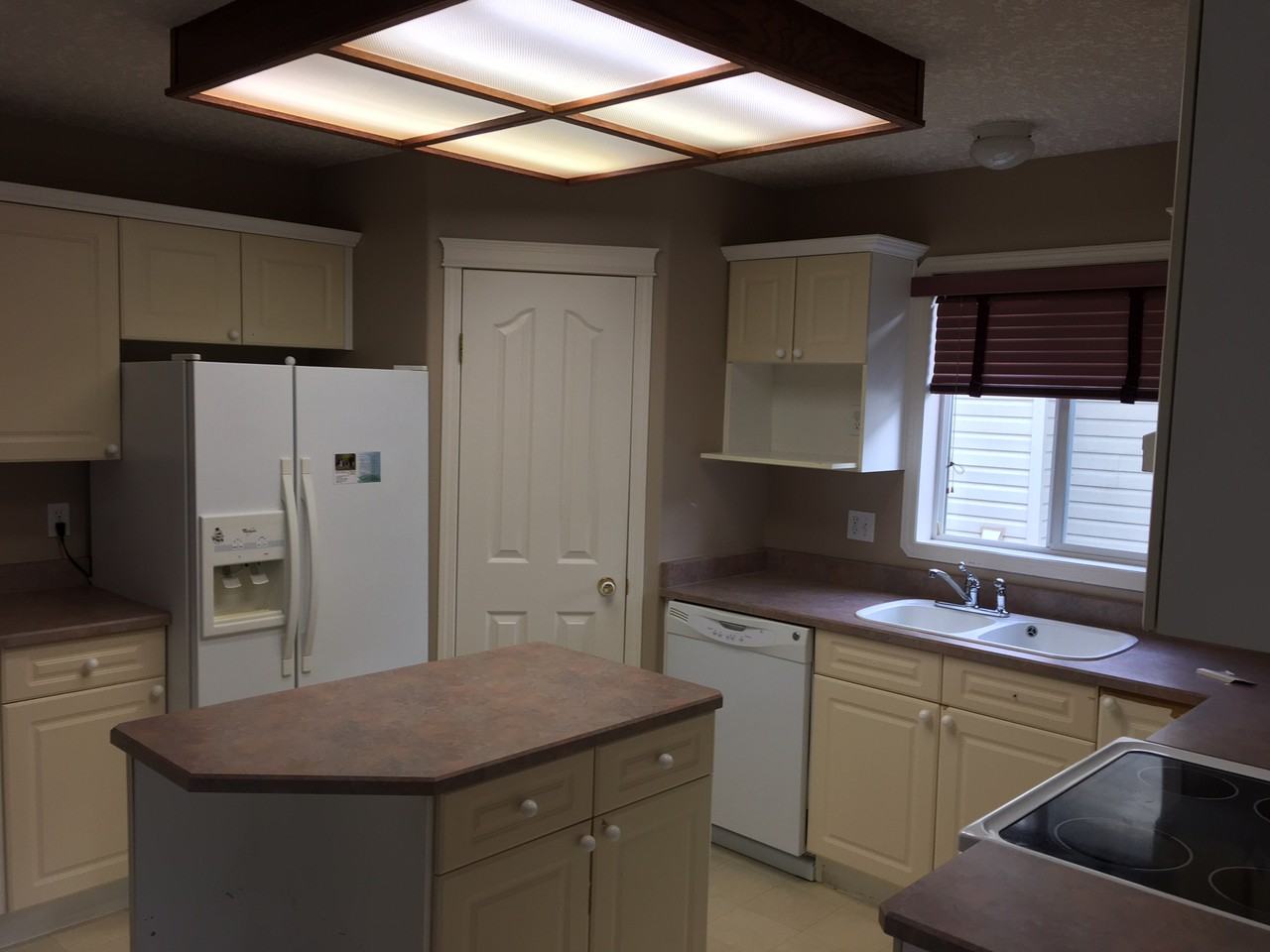 89 Crystal Way - Photo 2 of 17