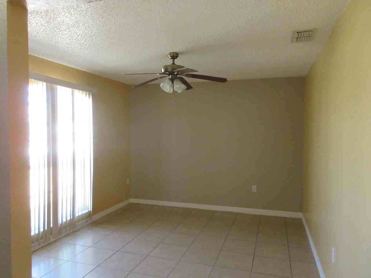 817 Highland Crest Cir - Photo 3 of 12