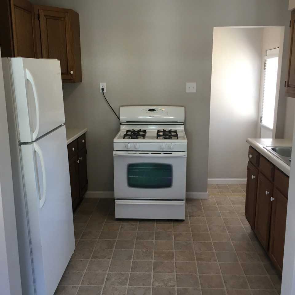 1105 Irvington Ct - Photo 2 of 8