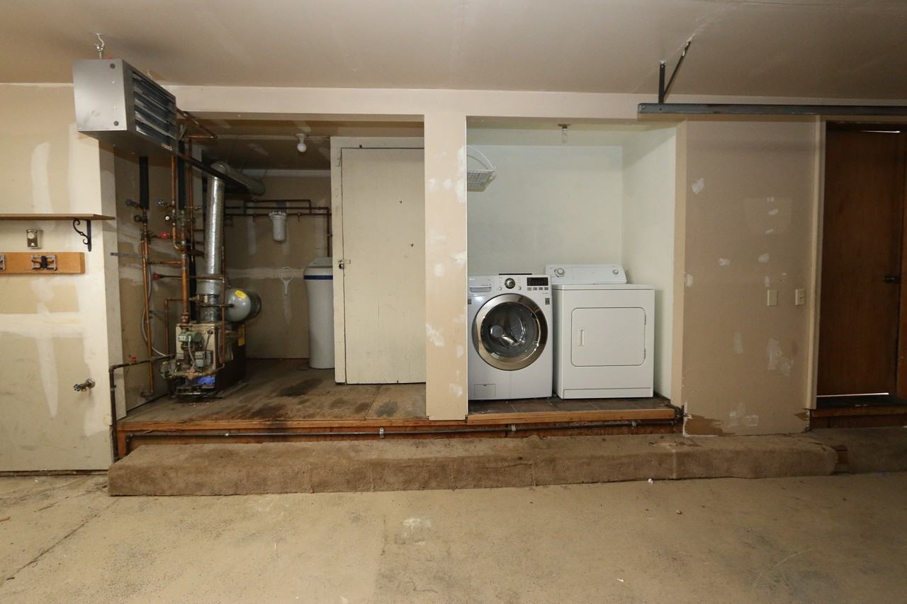 16935 Park Pl St #2 - Photo 3 of 26