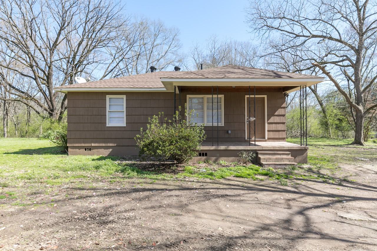 1011 Heflin Ave W - Photo 2 of 13