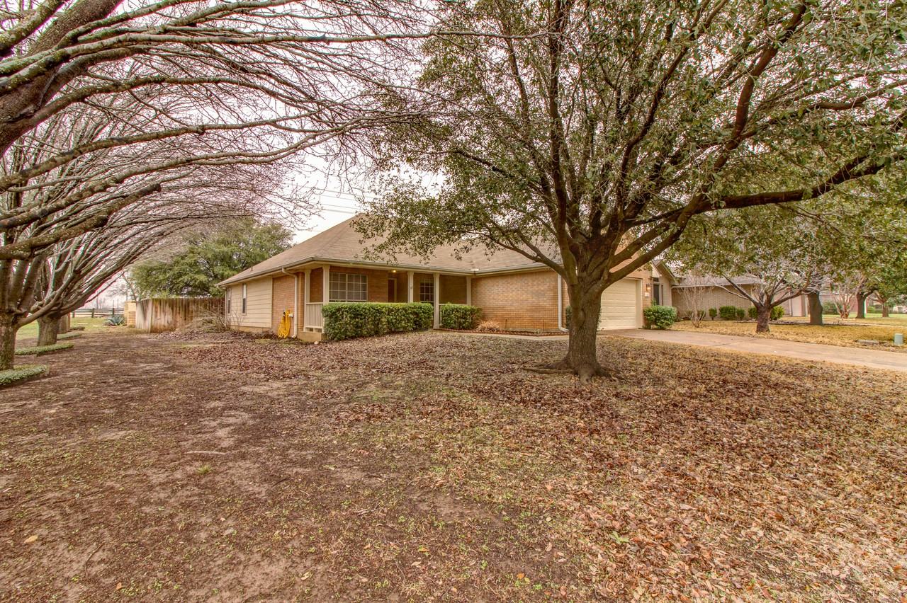 200 Bastian Ln - Photo 2 of 32