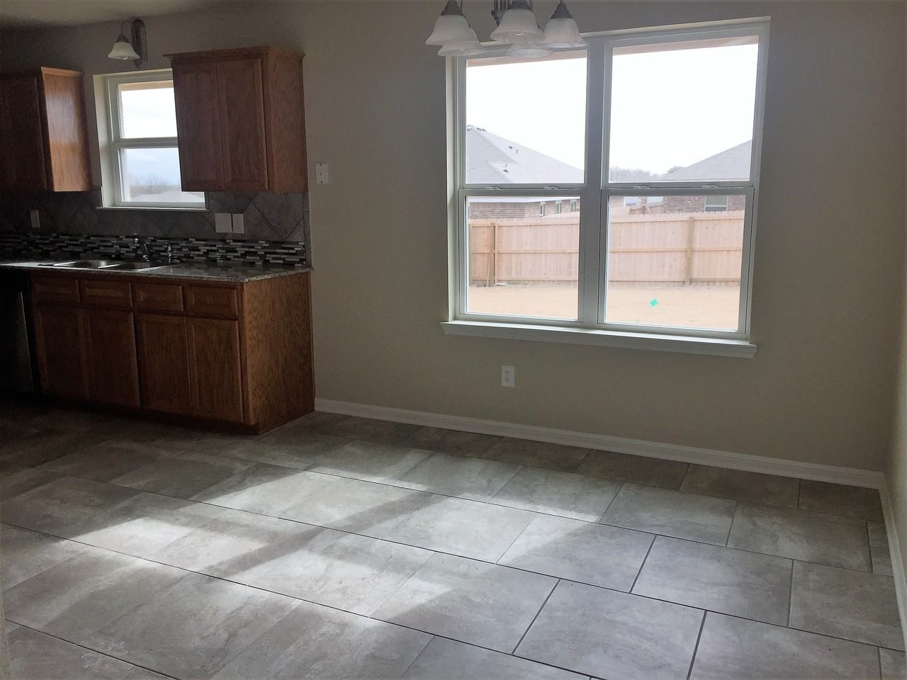 907 Kacie Dr - Photo 3 of 14