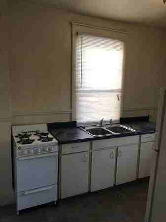 3209 Hanes Ave - Photo 2 of 5