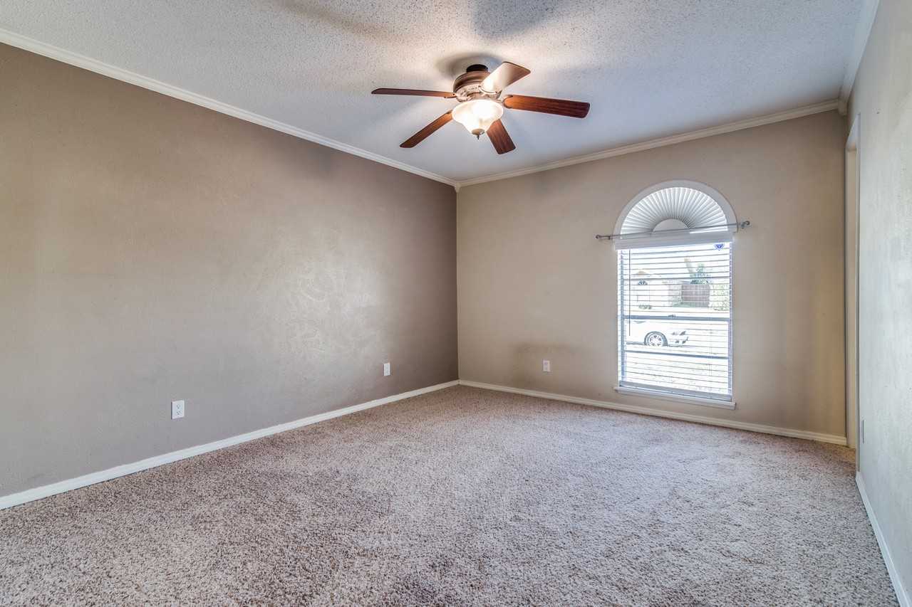 3026 Flagstone Dr - Photo 3 of 5