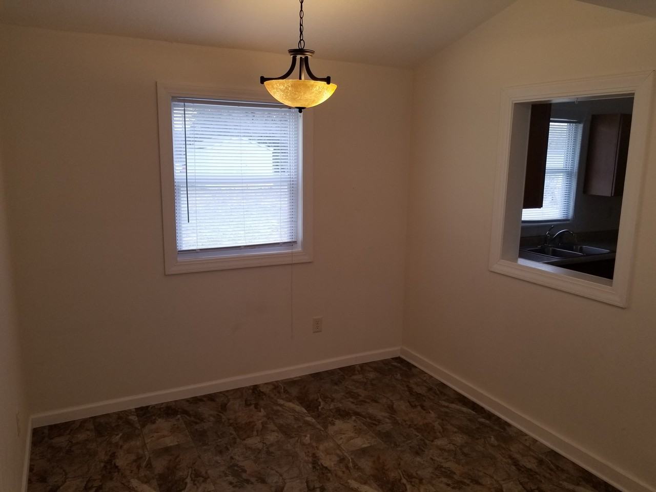 2532 S Mulberry St - Photo 3 of 5