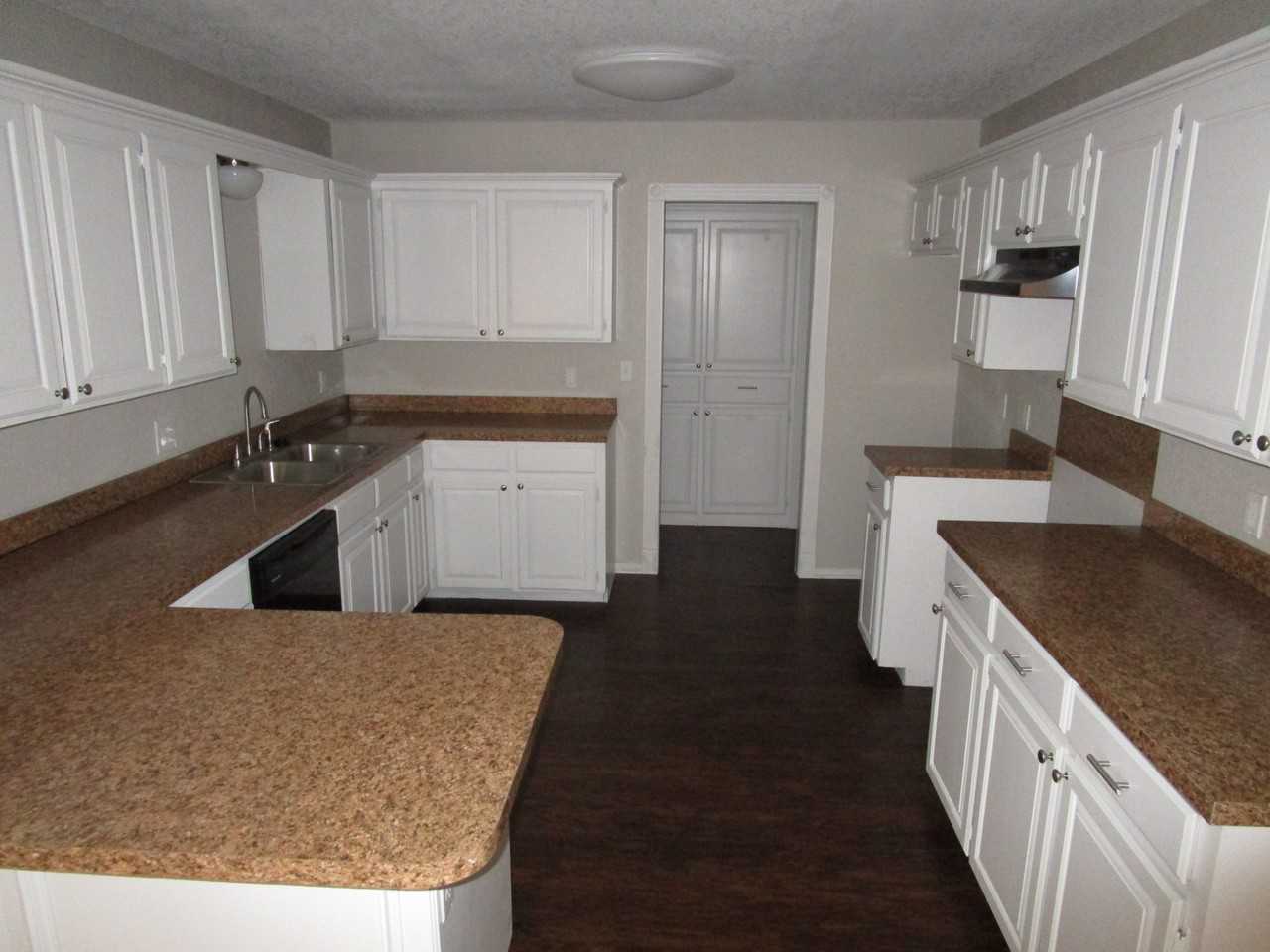 737 Westglen Dr - Photo 2 of 3