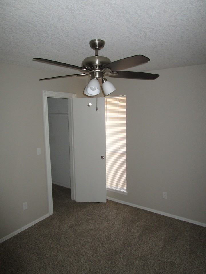 737 Westglen Dr - Photo 3 of 3