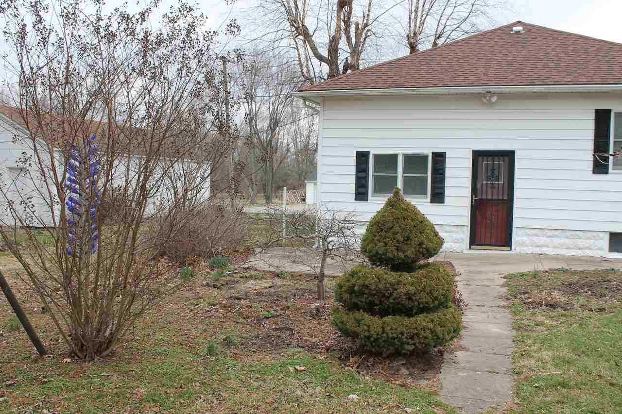 1304 W Tyler St - Photo 2 of 4