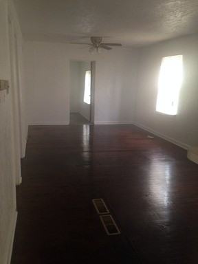 1527 Nixon Ave - Photo 2 of 5