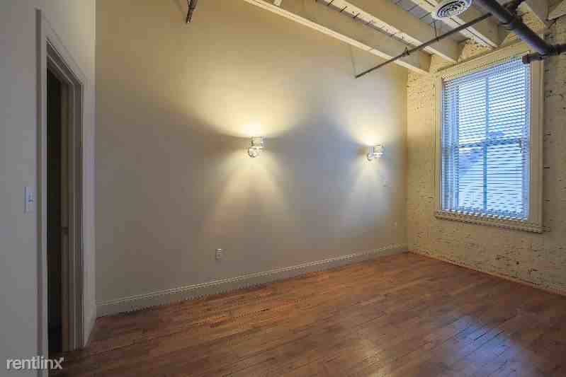 1300 Main St - Photo 3 of 8