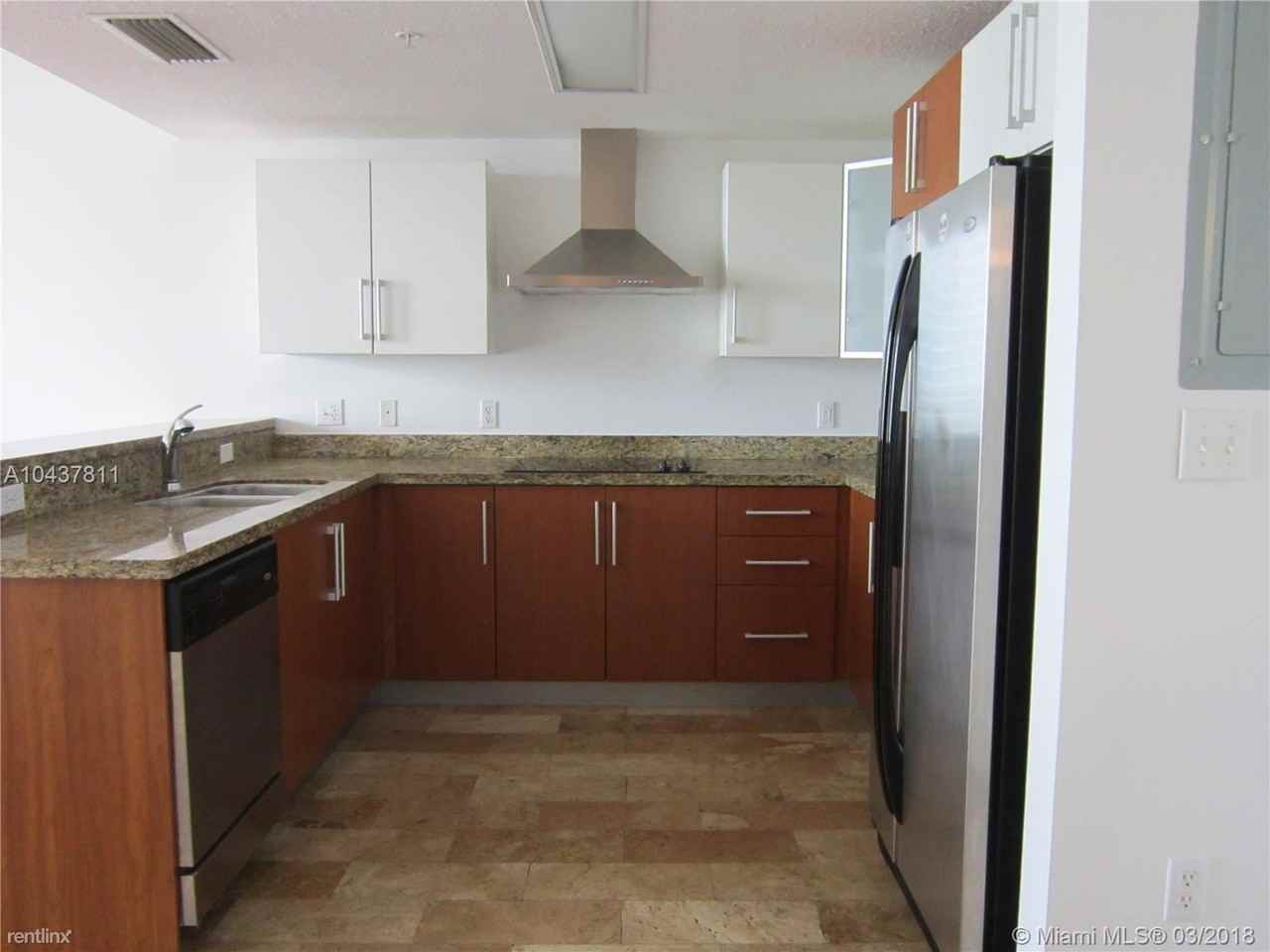 170 SE 14th St - Photo 2 of 17