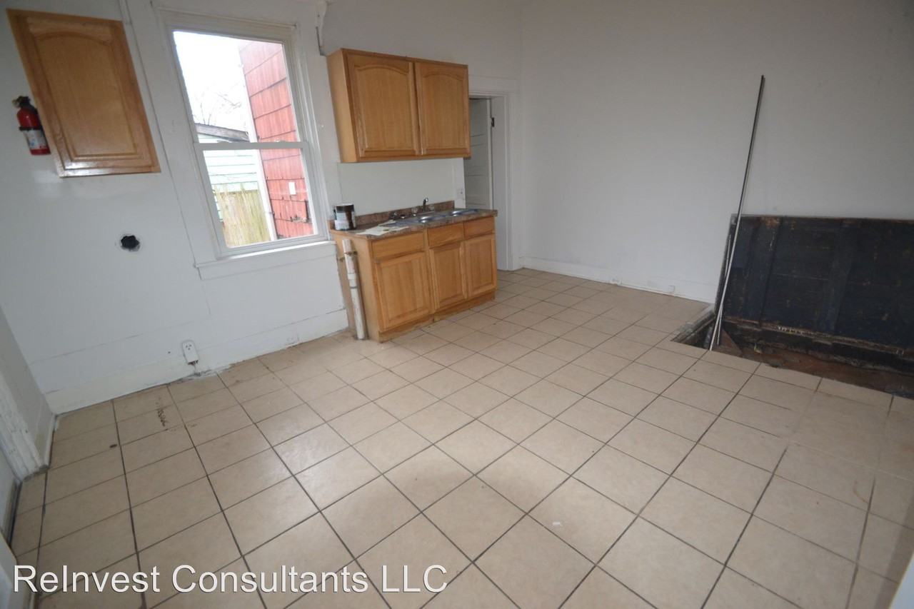 314 Dayton Ave - Photo 2 of 21
