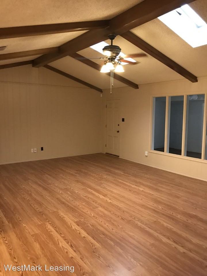 5404 74th St - Photo 2 of 13
