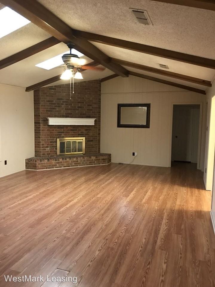 5404 74th St - Photo 3 of 13