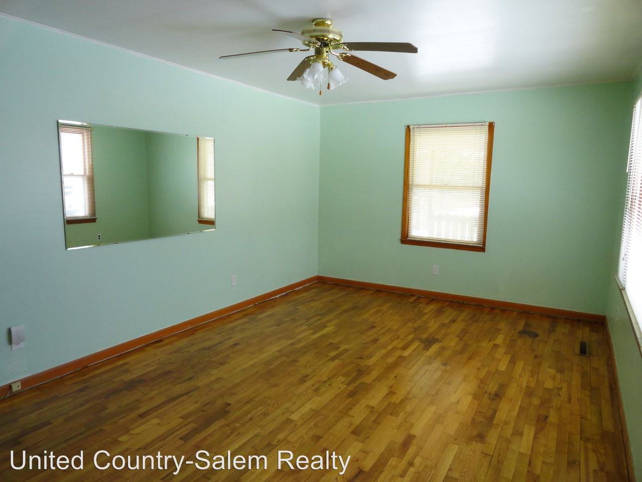 202 S Elmer St - Photo 2 of 25