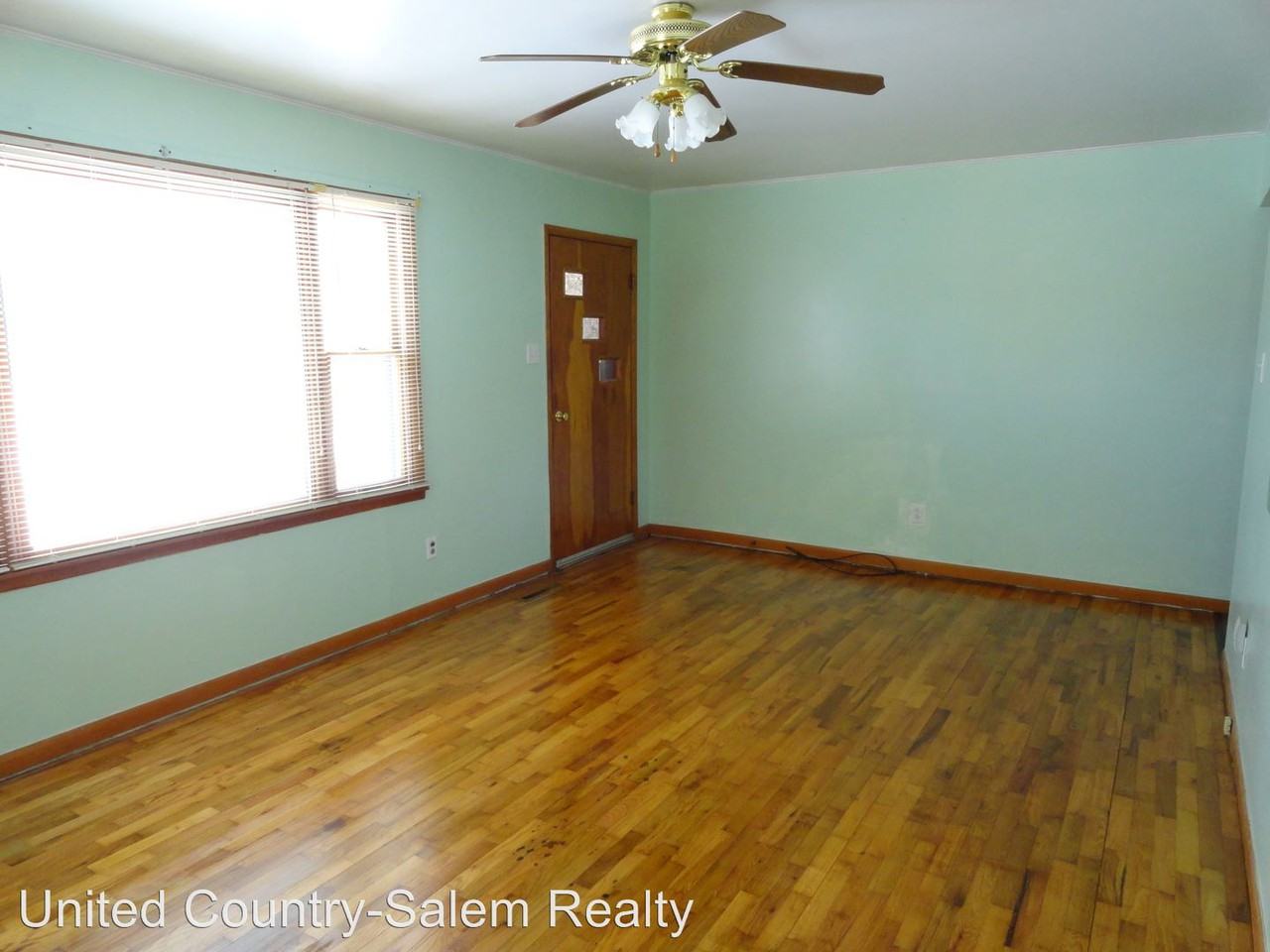 202 S Elmer St - Photo 3 of 25