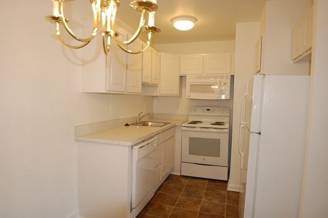 Lake Pointe Village Apartments 14144 Shadywood Dr, Plymouth, MI 48170