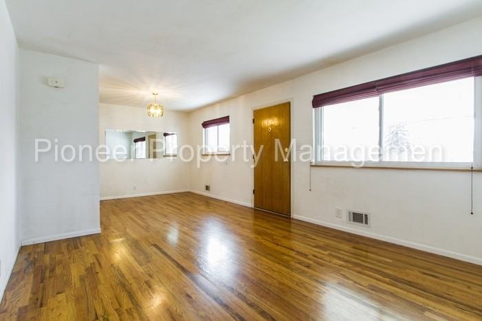 4030 Newman St - Photo 3 of 15