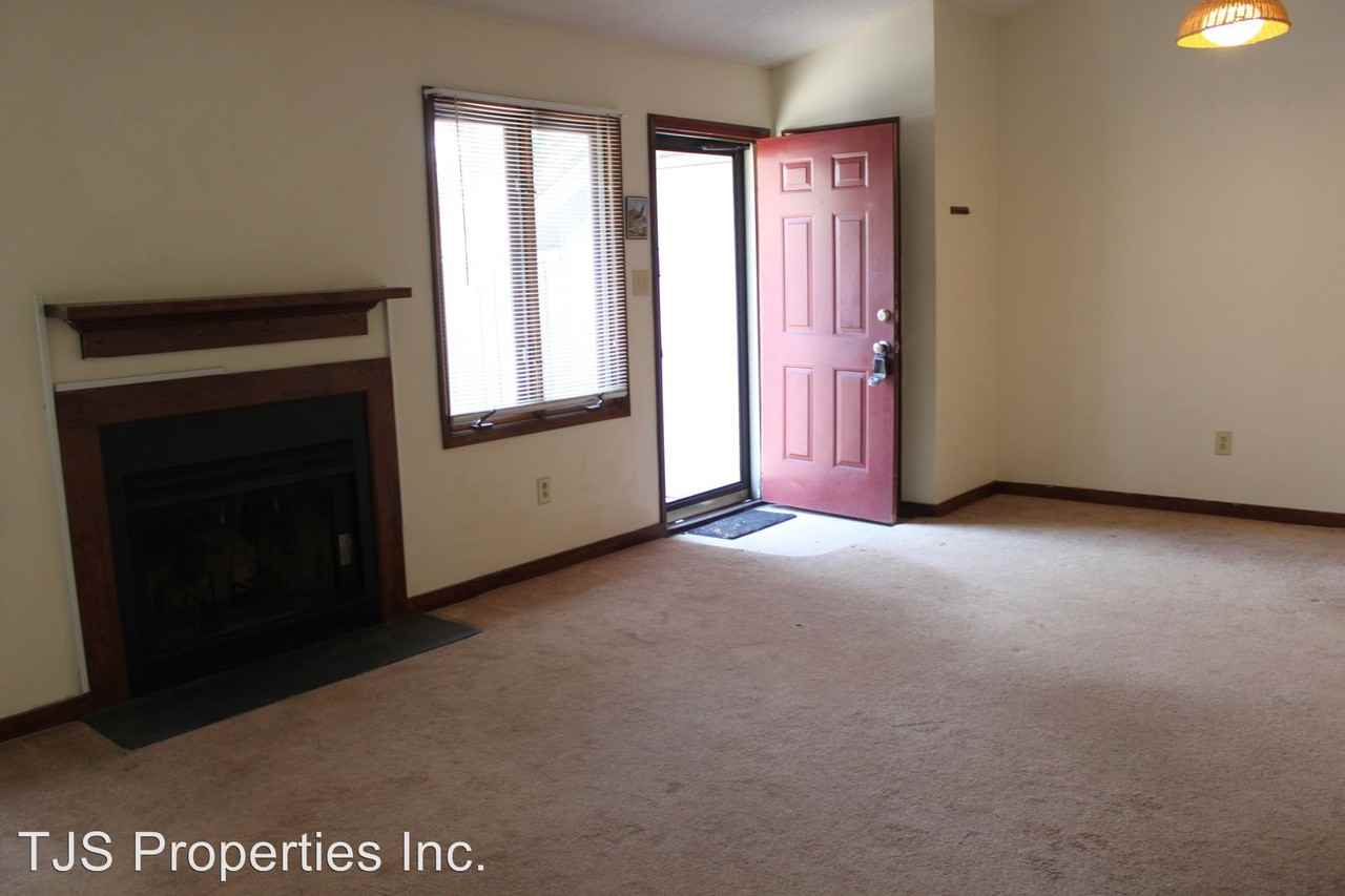 8B Mulberry Ln - Photo 2 of 9