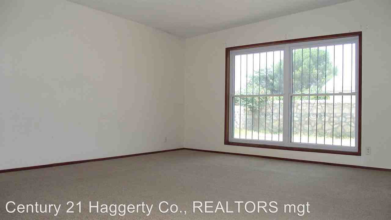 5528 Vancouver St - Photo 3 of 13