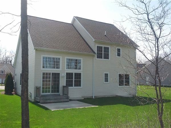 10182 Edgewood Dr - Photo 2 of 14
