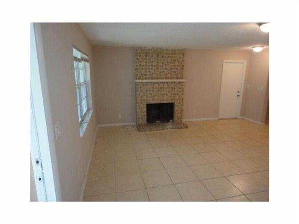 3645 SW 12th Pl - Photo 3 of 11