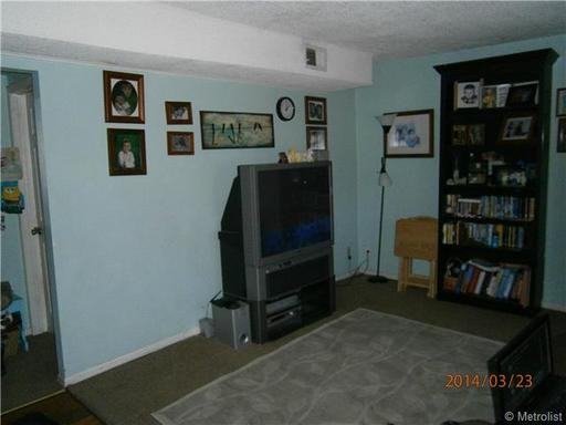 12320 Rabbit Dr - Photo 2 of 13