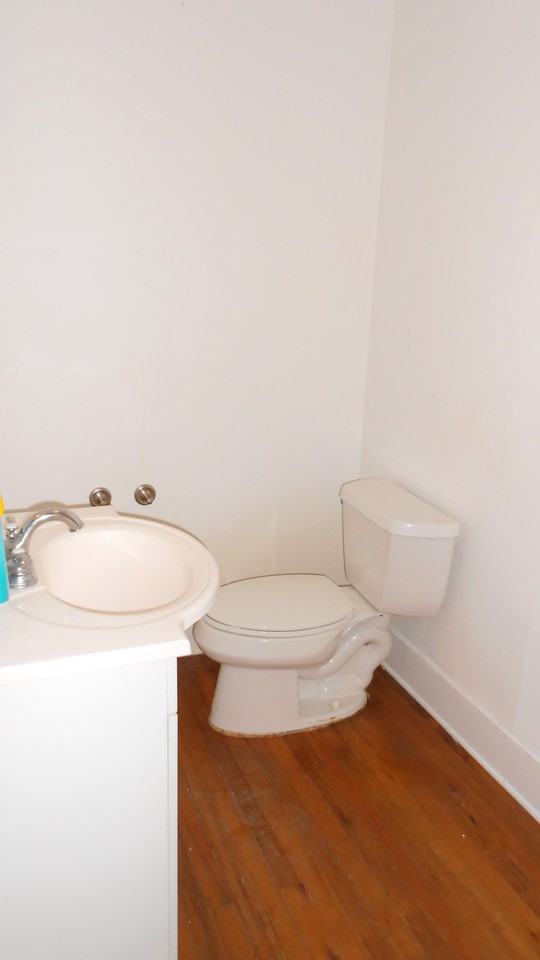 2707 McInnis St - Photo 3 of 12