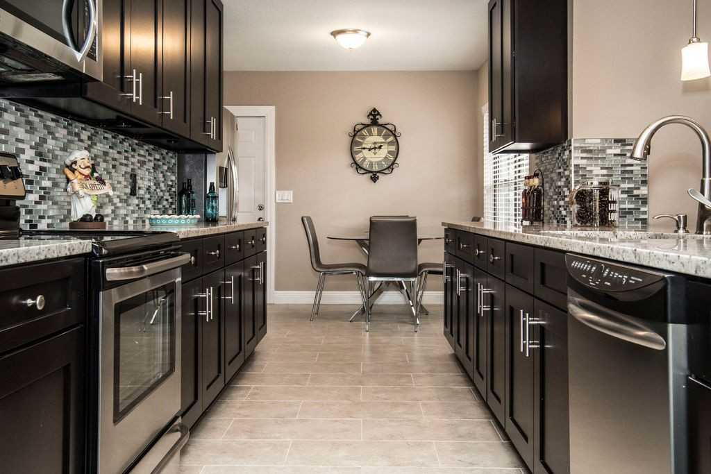 1004 Classic Dr - Photo 2 of 31