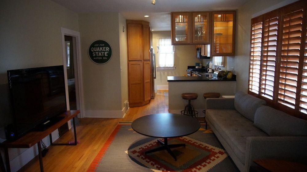 332 S Franklin St - Photo 2 of 11