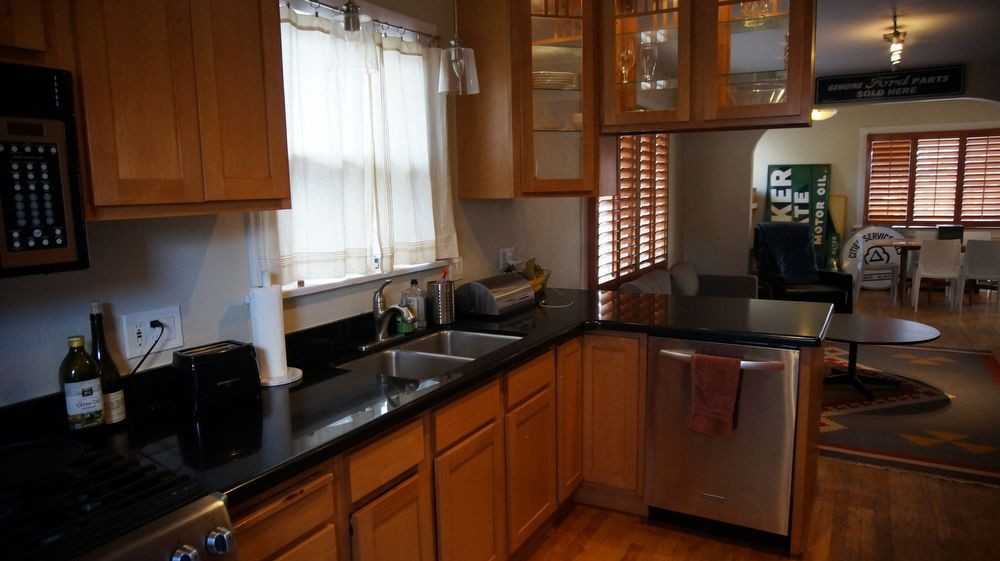 332 S Franklin St - Photo 3 of 11